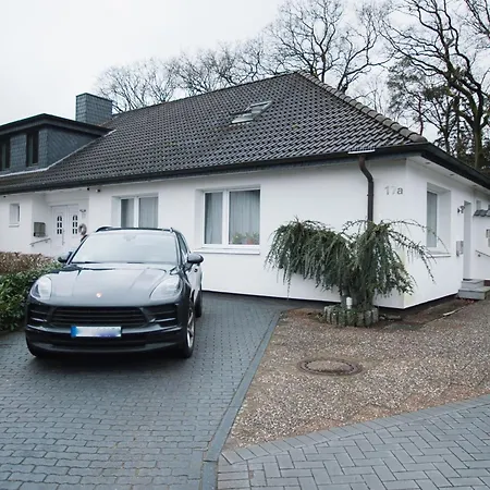 Modern House Half - Near Hamburg Airport *